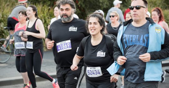 runners in run for refugees